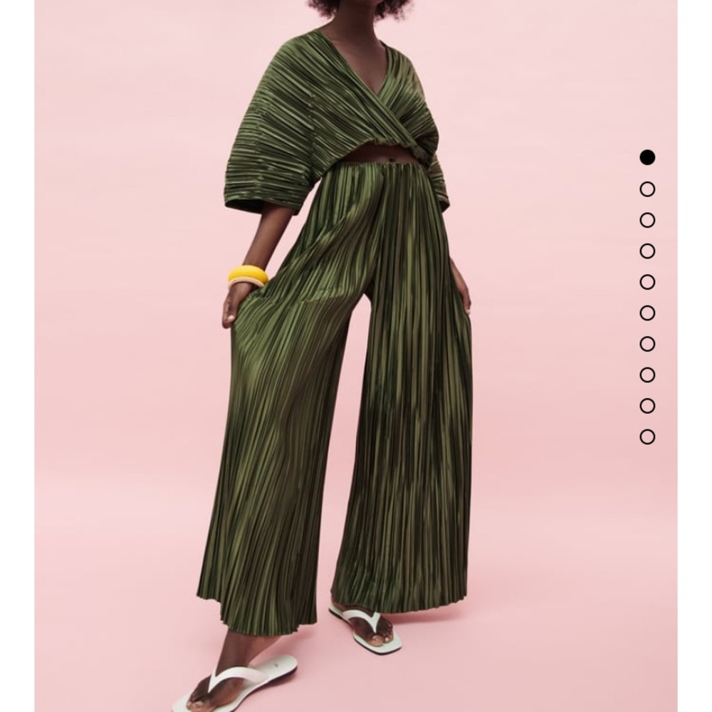Pleated wide leg pants